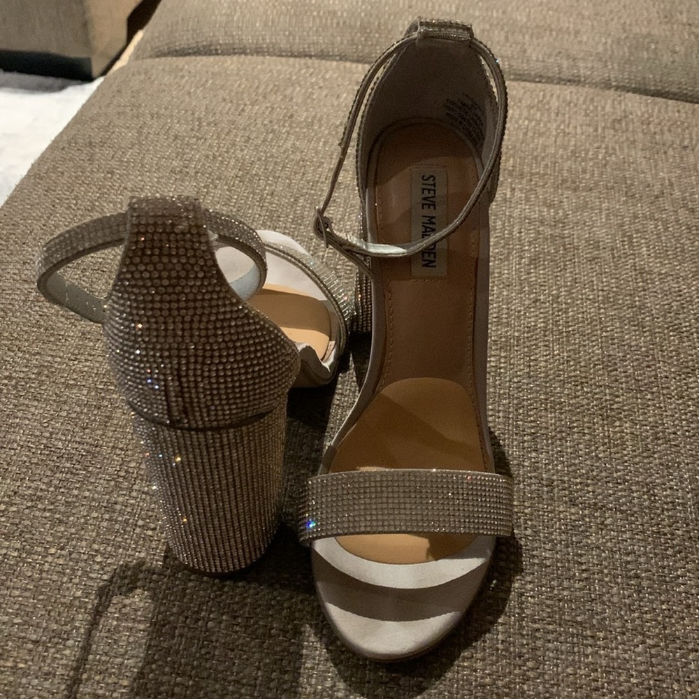 Gently Loved Steve Madden Carrson -R Heels - Picture 7 of 8